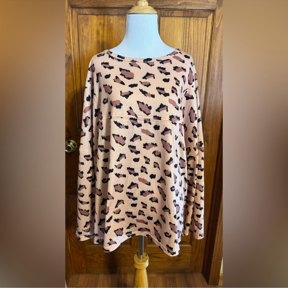 3 Women’s  XL Pink Animal Print top. Nice French Terry type material. NWOT - Picture 4 of 4